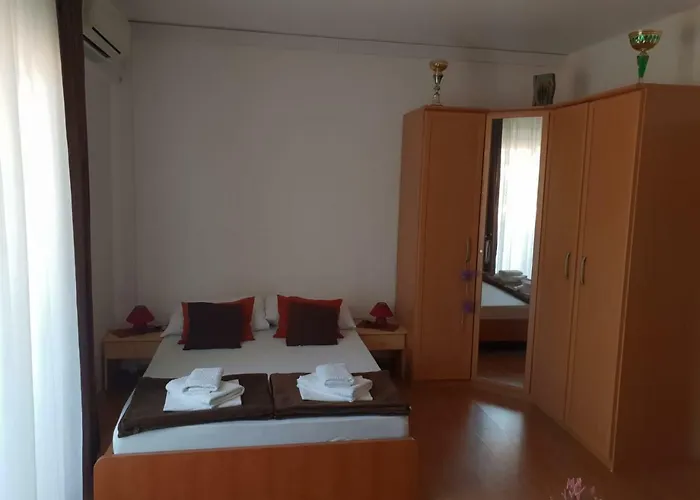 Ana Tudor * חוואר